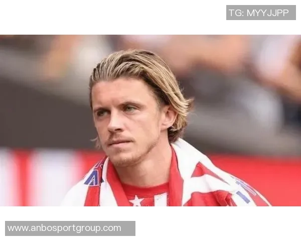 姆伯莫荣膺曼联对热刺比赛最佳球员引发球迷热议