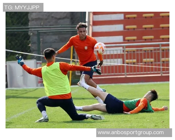 阿夫迪亚恶意犯规剪刀脚绊倒科沃德遭追加处罚引发热议