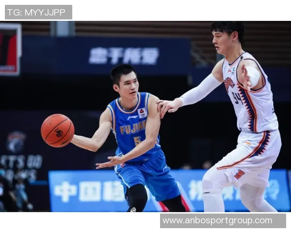 约老师称赞球队三节打卡表现出色各司其职展现团队默契与实力